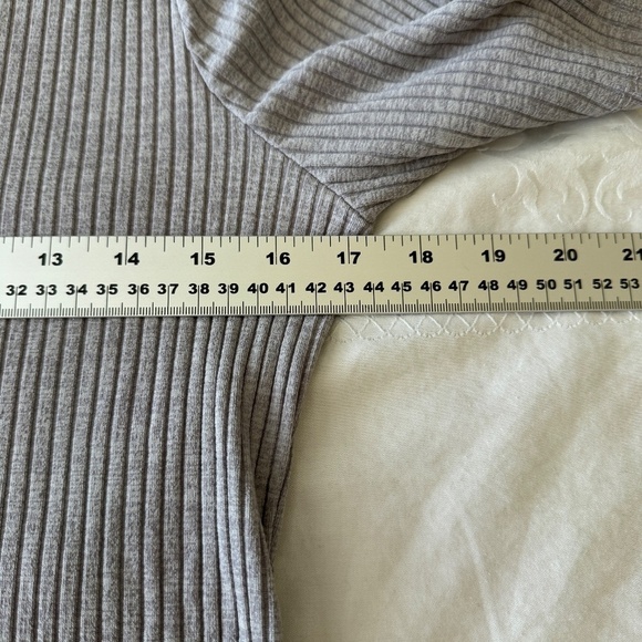 Paraphrase Women's Short Sleeve‎ Gray Ribbed T-Shirt Stretch Button Accents - Picture 7 of 10